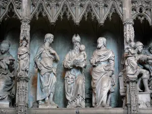 Chartres - Intérieur de la cathédrale Notre-Dame (édifice gothique) : statues (statuaire) de la clôture du choeur (tour du choeur)