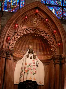 Chartres - Intérieur de la cathédrale Notre-Dame (édifice gothique) : Notre-Dame du Pilier (Vierge du Pilier, statue en bois)