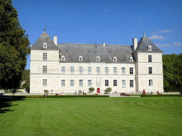Château d'Ancy-le-Franc - Château Renaissance vu depuis le parc