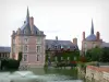 Château de Bellegarde - Douves, pavillon et tour
