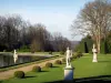 Château de Breteuil - Grilles du château ; dans le Parc Naturel Régional de la Haute Vallée de Chevreuse