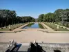 Château de Breteuil - Vue sur le miroir d'eau du jardin à la française