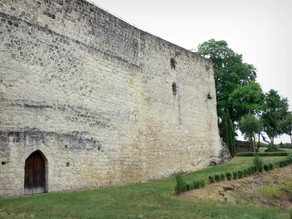 Château de Cazeneuve - Enceinte du château