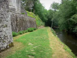 Château de Cazeneuve - Parc du château - Gorges du Ciron : promenade le long de la rivière