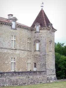 Château de Cazeneuve - Tour et façade du château