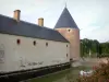 Château de Chamerolles - Château abritant le musée des Parfums, douves et jardin Renaissance ; à Chilleurs-aux-Bois