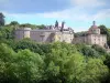 Château de Chastellux - Forteresse médiévale dans son écrin de verdure