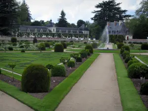 Château de Chenonceau - Diane de Poitiers garden with its formal flowerbeds, its fountain, its shrubs and its paths, Chancellery, Dômes building and trees