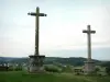 Château-Chinon - Panorama du calvaire : croix de mission avec vue sur le paysage verdoyant du Morvan ; dans le Parc Naturel Régional du Morvan