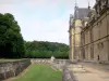 Château d'Écouen - Museu Nacional do Renascimento - Vala seca, fachada do castelo renascentista e parque arborizado