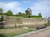 Château d'Époisses - Douves et fortifications du château