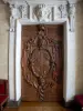 Château de Fontainebleau - Intérieur du palais de Fontainebleau : porte en bois sculpté