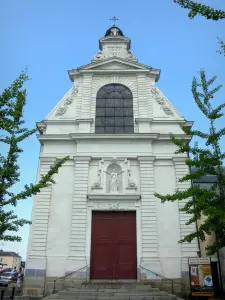 Château-Gontier - Fassade der Kirche Trinité, ehemalige Kapelle des Klosters der Ursulinen