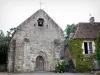 Château-Guillaume - Église, hortensia et maison du village ; sur la commune de Lignac, dans le vallon de l'Allemette, dans le Parc Naturel Régional de la Brenne