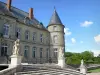 Château de Haroué - Façade et statues du château