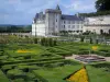 Château et jardins de Villandry - Jardin d'ornement avec vue sur le château et son donjon