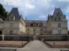 Château et jardins de Villandry - Château avec un ciel nuageux