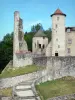 Château de Laroquebrou - Tour de l'escalier, tour de l'Ouest et vestiges du donjon