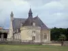 Château de Montgeoffroy - Tour ronde et chapelle, à Mazé, dans la vallée de l'Authion