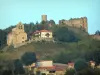 Château de Montmorin - Vestiges de la forteresse dominant l'église et les maisons du village ; dans le Parc Naturel Régional Livradois-Forez