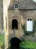 Château et moulin de Thévalles - Façade du moulin à eau ; sur la commune de Chémeré-le-Roi