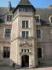Château de La Palice - Tour d'escalier et façade du château ; à Lapalisse