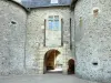 Château de Pompadour - Châtelet d'entrée du château