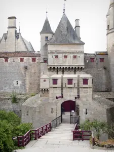 Château de La Rochepot - Pont-levis du château fort