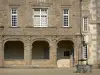 Château du Rocher - Puits et galerie Renaissance du château ; sur la commune de Mézangers