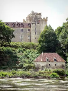 Château de Romefort - Château, rivière Creuse, moulin et arbres ; sur la commune de Ciron, dans la vallée de la Creuse, dans le Parc Naturel Régional de la Brenne