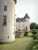 Château de Savigny-lès-Beaune - Tours et fossés du château fort