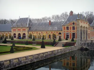 Château de Vaux-le-Vicomte - 45 quality high-definition images