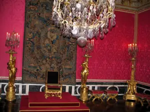 Château de Versailles - Intérieur du château : salon d'Apollon ou salle du Trône