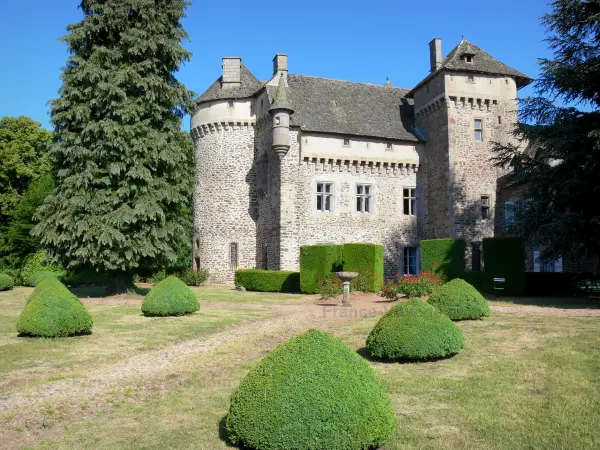 Le château de La Vigne - Guide tourisme, vacances & week-end dans le Cantal