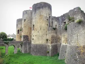 Château de Villandraut - Towers of the medieval fortress and bridge over the moat 