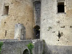 Château de Villandraut - Gatehouse 