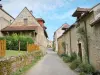 Châteauneuf-en-Auxois - Châteauneuf: Vicolo fiancheggiato da case in pietra