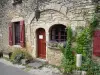 Châteauneuf-en-Auxois - Châteauneuf: Facciata di una casa in pietra