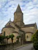 Châteauponsac - Kirche Saint-Thyrse und Wolken im Himmel, in der Basse-Marche (Tal Gartempe)