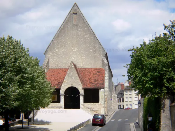 Châteauroux - El ex convento franciscano casas exposiciones temporales, árboles en las calles y el casco antiguo