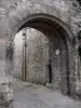 Châteauroux - Porte Saint-Martin (Porta della vecchia prigione) e vicolo nella città vecchia