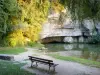 Châtillon-sur-Seine - Banc avec vue sur la source de la Douix