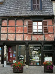 La Châtre - Maison Rouge (maison à pans de bois)