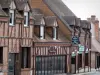 Chaumont-sur-Tharonne - Maisons en brique et à colombages, en Sologne