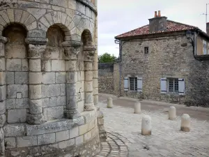 Chauvigny - Saint-Pierre collegiate church (Romanesque church) and house of the upper town (medieval town)