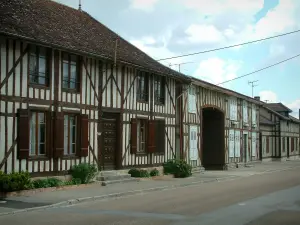 Chavanges - Line of champenoises half-timbered houses