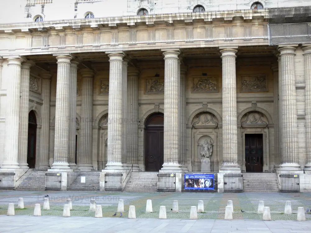 Chiesa Saint-Sulpice - Portico della facciata ovest