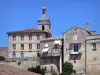 Cidade - Campanile Hotel Jurade e fachadas de casas na cidade