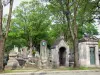 Cimetière du Père-Lachaise - Tombes du cimetière dans un cadre arboré