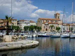 A Ciotat - Igreja de Notre-Dame-de-l'Assomption com vista para o Porto Velho